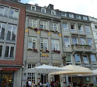 Am Markt gegenüber vom Rathaus