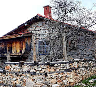 Knopfhäuser Dorf Ormana