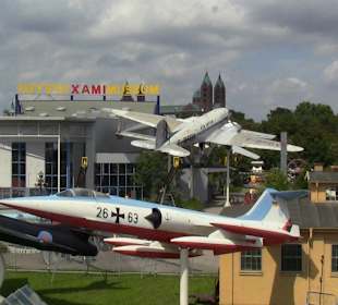 Alle Flugzeugen "im Flug" gezeigt