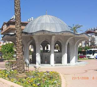 Reinigungshalle vor der Moschee