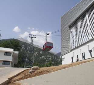 Einfahrt in die Talstation