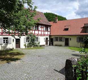 Im Innenhof des Museums