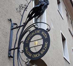 Das Schild der Stadtgalerie Bozen