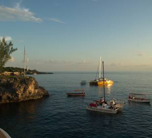 Auch Boote warten auf den Sonnenuntergang 