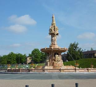 Brunnen vorm People Palace