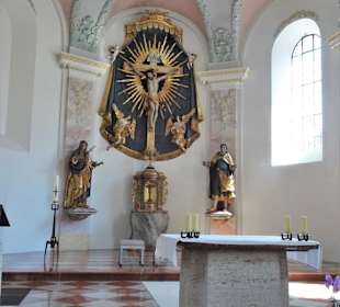 Der Altarraum der Pfarrkirche St. Pankratius