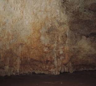 Höhle dunkel, Taschenlampe mitnehmen