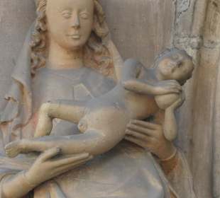 Maria und Jesus am Hauptportal von St. Moriz