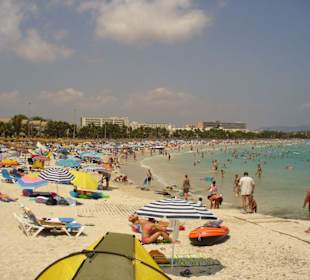 Strand in Sa Coma um die Mittagszeit