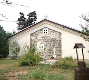 Rückseite der kleinen Kirche