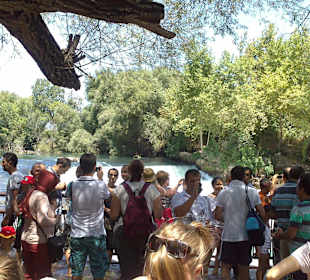 Viele Besuch am Wasserfall