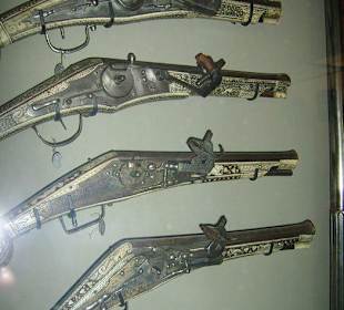 Музей, револверы