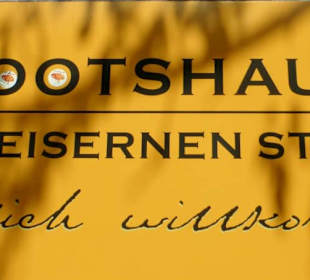 Zugang zum Bootshaus-Dreyer auf dem Main