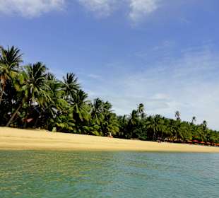 Menschenleerer Maenam Beach 
