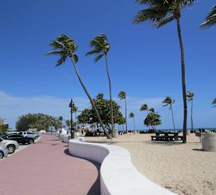 Strandpromenade parallel zur  A1A