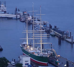 Rickmer Rickmers bei nacht