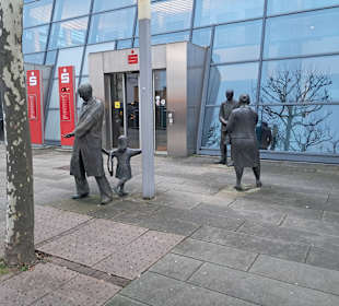 Schöne Skulpturen Christian-Weber-Platz