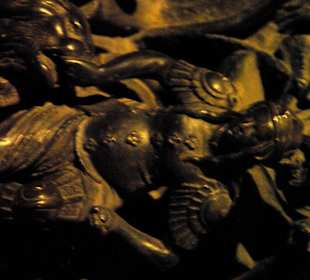 In der Sebald Kirche Bronzefiguren