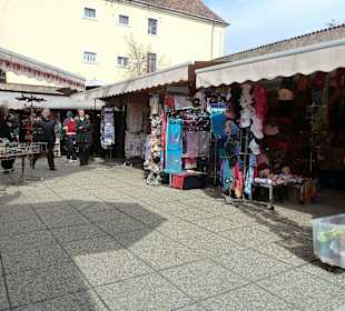 Kleiner Budenmarkt im Burgviertel