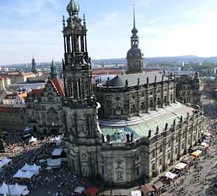 Auge in Auge mit dem Denkmal