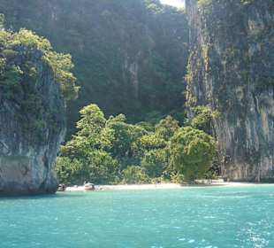 Bucht auf Ko Hong - von Felsen umgeben