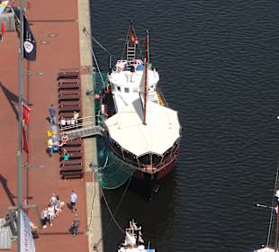 Das Restaurantschiff Klibfisch am Kai