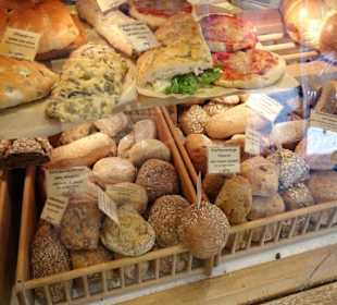 Auslagen der Bäckerei Grandi