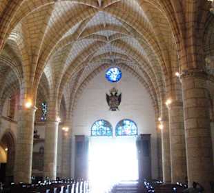 Blick zum Haupteingang