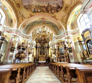 Langhaus-Blick zum Chor