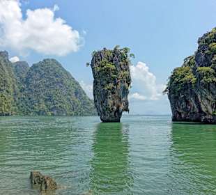 James Bond Felsen by Mr. Moo