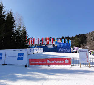 Zuschauertribüne von hinten