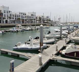 Nur einige Boote im Yachthafen