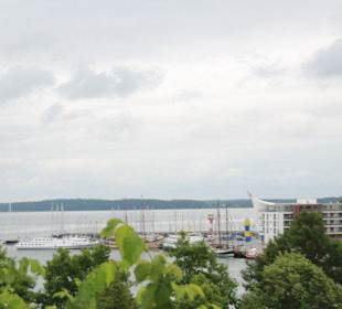 Blick vom Petersberg in Borby auf den Hafen