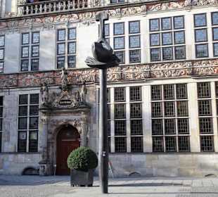 Die Ansgar-Säule am Ansgarikirchhof