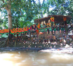 Händler am Flußufer