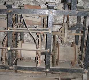 Altes mechanisches Uhrwerk im Turm