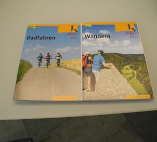 Radfahren und Wanderprospekte