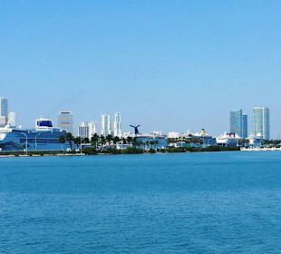 Blick auf den Kreuzfahrthafen