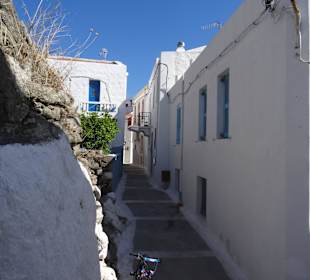 In den Straßen des Bergdorfs Nikia