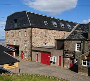 Blick auf die Destille.