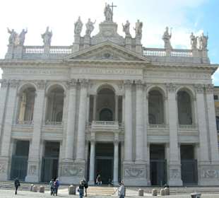 La chiesa sulla piazza
