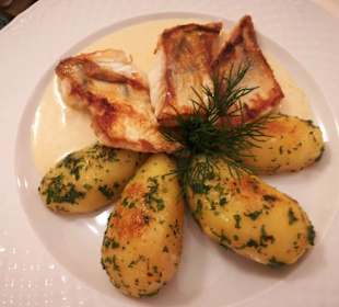 Zanderfilet auf Rieslingschaum,  Petersilienkartof