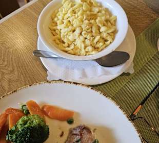 Schweinemedaillon Rahmsoße u. Spätzle 19,90 €