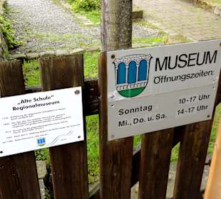 Infotafeln am Eingang