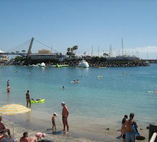 Playa de Fanabe Strand in Hafennähe