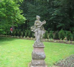 Eine Figur die den Garten schmückt.