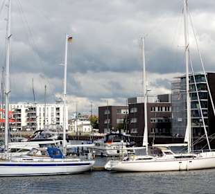 Die Marina von der Wasserseite