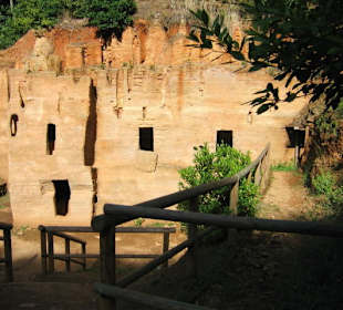 Blick auf die große Gräberwand