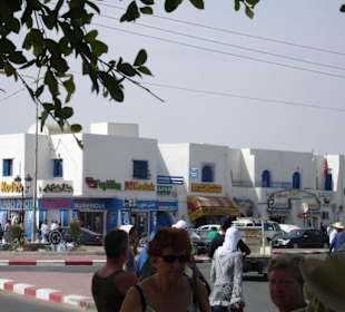 Hauptkreuzung Midoun Center