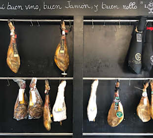 Schinken an der Wand